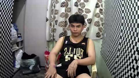 Snapshot of thehugecomeback chatting on January 22, 2025, 3:51 pm Xerxis online show from January 22, 2025, 3:51 pm