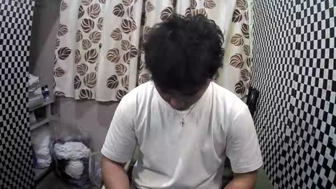 Snapshot of thehugecomeback chatting on February 5, 2025, 7:20 pm Xerxis online show from February 5, 2025, 7:20 pm