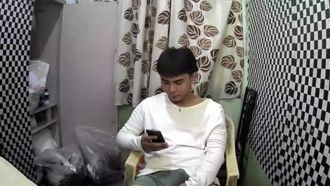 Snapshot of thehugecomeback chatting on February 6, 2025, 8:13 pm Xerxis online show from February 6, 2025, 8:13 pm