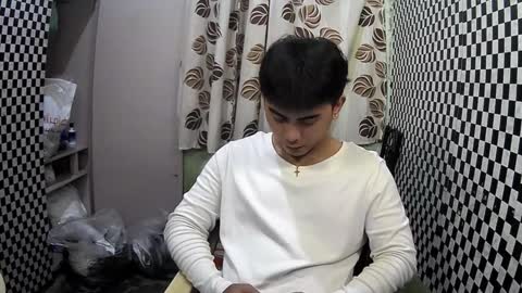 Snapshot of thehugecomeback chatting on February 6, 2025, 11:37 pm Xerxis online show from February 6, 2025, 11:37 pm