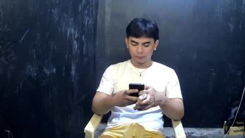 Snapshot of thehugecomeback chatting on February 10, 2025, 7:38 pm Xerxis online show from February 10, 2025, 7:38 pm