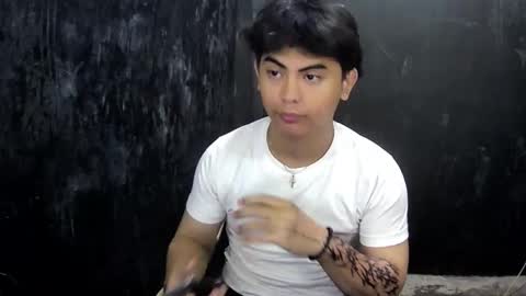 Snapshot of thehugecomeback chatting on March 3, 2025, 12:05 pm Xerxis online show from March 3, 2025, 12:05 pm