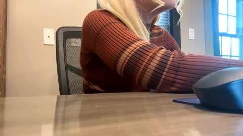 Little Bambii online show from January 8, 2025, 8:18 pm