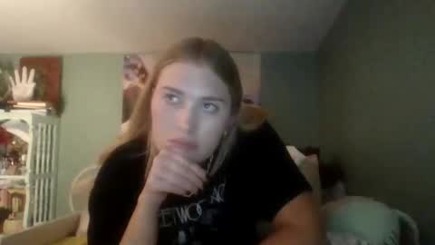 Snapshot of thelittlebambii chatting on November 18, 2025, 12:49 am Little Bambii online show from November 18, 2025, 12:49 am