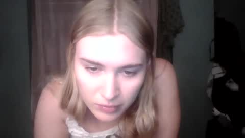 Snapshot of thelittlebambii chatting on November 22, 2025, 9:36 pm Little Bambii online show from November 22, 2025, 9:36 pm