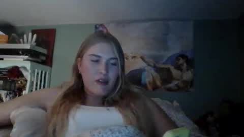 Snapshot of thelittlebambii chatting on November 26, 2025, 2:01 am Little Bambii online show from November 26, 2025, 2:01 am