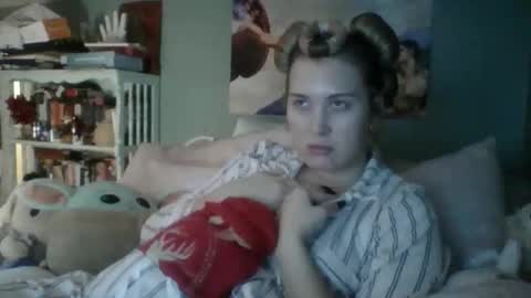 Snapshot of thelittlebambii chatting on December 20, 2025, 4:30 am Little Bambii online show from December 20, 2025, 4:30 am