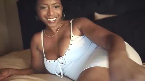 thelovelycandi online show from April 8, 2026, 4:01 am