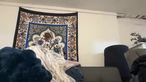 themomus83 online show from April 26, 2026, 3:48 am