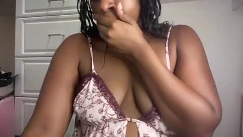 Snapshot of thenaturalgoddess chatting on July 6, 2026, 5:26 pm TheNaturalGoddess online show from July 6, 2026, 5:26 pm