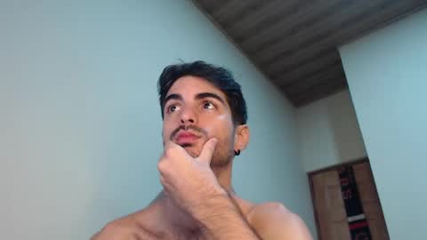 Snapshot of therazhanen chatting on May 24, 2026, 6:18 am Santiago Enrique online show from May 24, 2026, 6:18 am