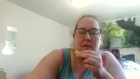Snapshot of theresmoretolife chatting on May 24, 2026, 9:42 pm theresmoretolife online show from May 24, 2026, 9:42 pm