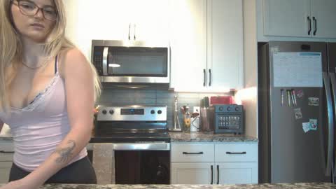 therosiecheeks online show from April 2, 2026, 5:43 pm