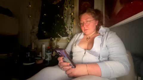 Snapshot of thesashadomme chatting on December 22, 2024, 1:34 am The Sasha Domme online show from December 22, 2024, 1:34 am