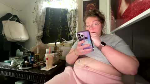 Snapshot of thesashadomme chatting on January 2, 2025, 4:56 pm The Sasha Domme online show from January 2, 2025, 4:56 pm