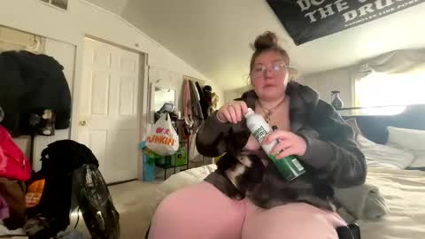 Snapshot of thesashadomme chatting on January 8, 2025, 6:52 pm The Sasha Domme online show from January 8, 2025, 6:52 pm