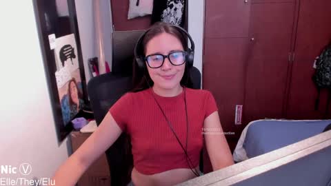 Nicole online show from April 10, 2026, 9:41 pm