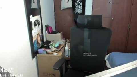 Nicole online show from April 16, 2026, 8:31 pm