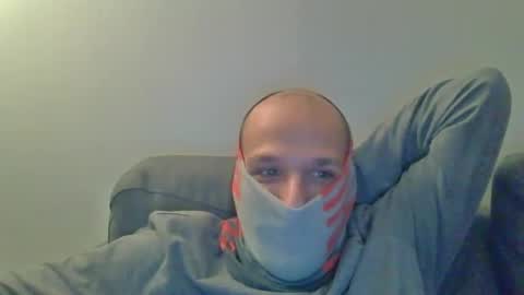 Snapshot of thetubedscarfguy chatting on February 25, 2025, 6:20 pm Scarf guy online show from February 25, 2025, 6:20 pm