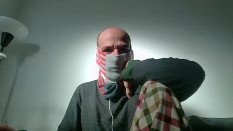 Snapshot of thetubedscarfguy chatting on March 12, 2025, 8:41 am Scarf guy online show from March 12, 2025, 8:41 am