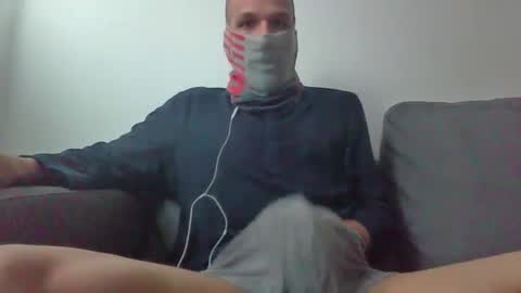 Scarf guy online show from March 25, 2026, 7:14 am