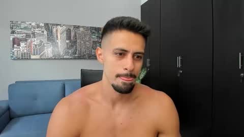 thiago_driussi online show from October 25, 2025, 7:41 pm