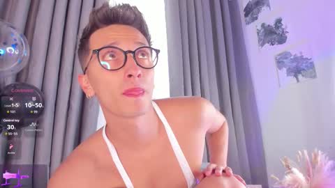 SanThiago online show from November 29, 2025, 9:29 pm