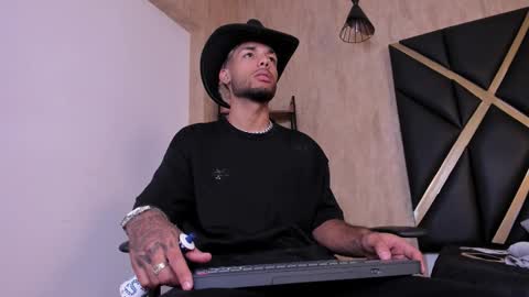 ThiagoFerreti online show from September 19, 2025, 3:19 am