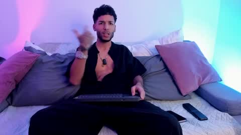 ThiagoFerreti online show from June 8, 2026, 3:18 am