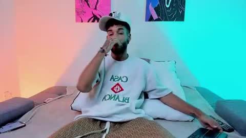 Snapshot of thiagoferreti_ chatting on August 4, 2026, 3:21 am ThiagoFerreti online show from August 4, 2026, 3:21 am