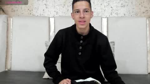 Thiago   online show from January 8, 2025, 7:03 pm