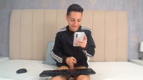 Snapshot of thiagos19 chatting on July 17, 2026, 1:29 pm Thiago online show from July 17, 2026, 1:29 pm