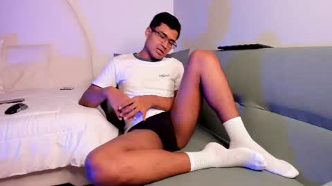 Snapshot of thiagovega_ chatting on July 5, 2026, 4:19 am thiagovega_ online show from July 5, 2026, 4:19 am