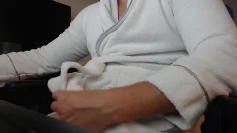 thickandready9090 online show from November 9, 2025, 3:16 am