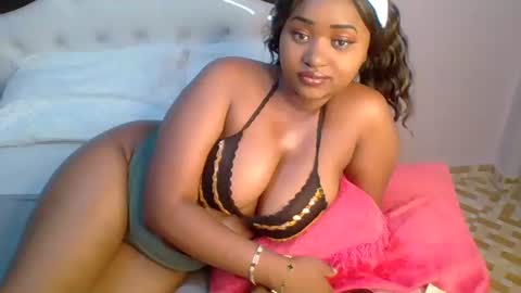 Snapshot of thickbarbie3 chatting on October 20, 2025, 6:19 pm thickbarbie3 online show from October 20, 2025, 6:19 pm