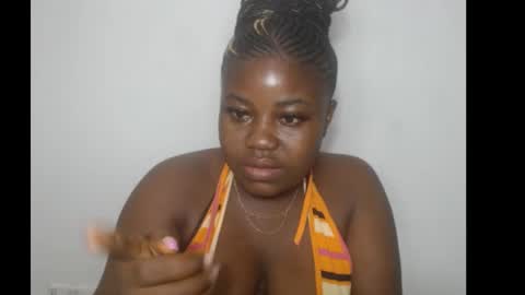 Snapshot of thickebonny7 chatting on February 12, 2026, 3:01 am thickebonny7 online show from February 12, 2026, 3:01 am