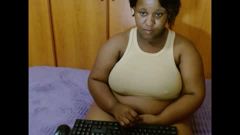 Snapshot of thickjuicyxxx chatting on October 4, 2025, 7:23 pm thickjuicyxxx online show from October 4, 2025, 7:23 pm