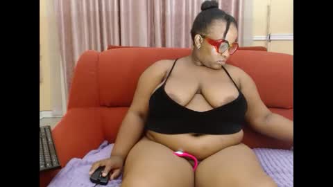Snapshot of thickjuicyxxx chatting on October 11, 2025, 5:11 pm thickjuicyxxx online show from October 11, 2025, 5:11 pm