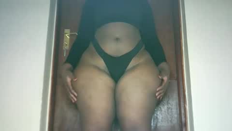 thickybabe_05 online show from February 19, 2025, 8:20 pm