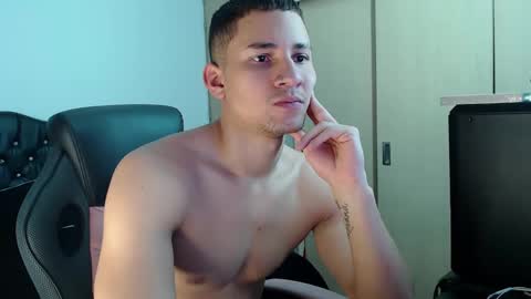 thin_tommy11 online show from January 9, 2025, 2:22 am