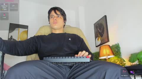 Snapshot of thom_ohtani chatting on April 25, 2026, 9:45 pm thom_ohtani online show from April 25, 2026, 9:45 pm