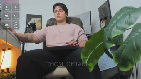 Snapshot of thom_ohtani chatting on May 3, 2026, 9:43 pm thom_ohtani online show from May 3, 2026, 9:43 pm