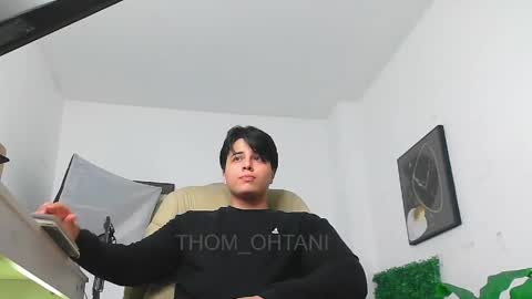 Snapshot of thom_ohtani chatting on June 2, 2026, 8:44 pm thom_ohtani online show from June 2, 2026, 8:44 pm