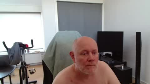 Snapshot of thomas806035 chatting on July 15, 2026, 11:37 am thomas806035 online show from July 15, 2026, 11:37 am