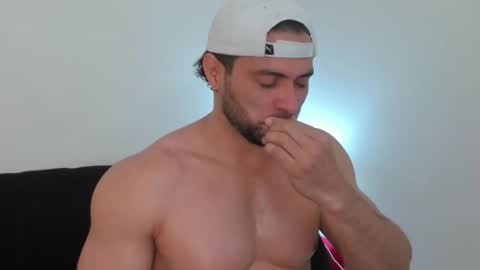 Snapshot of thomas_brandon chatting on February 11, 2026, 4:06 am Thomas Brandon online show from February 11, 2026, 4:06 am