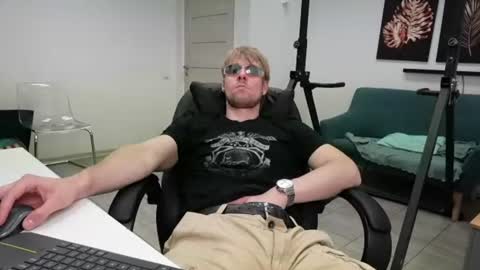 Snapshot of thomas_brons chatting on June 26, 2026, 7:35 am THOMAS BRONS online show from June 26, 2026, 7:35 am