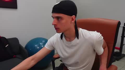 Snapshot of thomas_brons chatting on June 28, 2026, 5:35 am THOMAS BRONS online show from June 28, 2026, 5:35 am