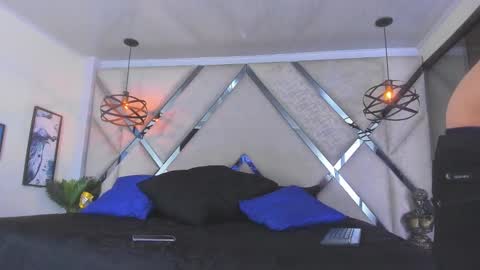 ---Thomas--- online show from February 19, 2025, 4:12 am