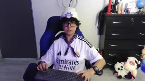 VALERIA online show from April 15, 2026, 7:43 pm