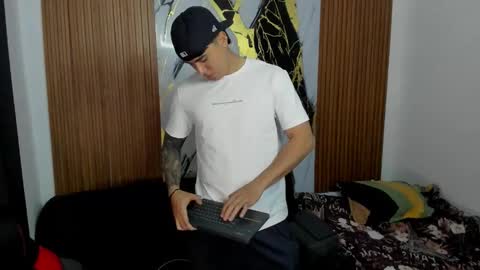 thomson_hot01 online show from January 9, 2026, 5:32 am